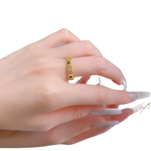 Bague vintage en argent S925 avec gemmes vert émeraude et gravure dentelle fine