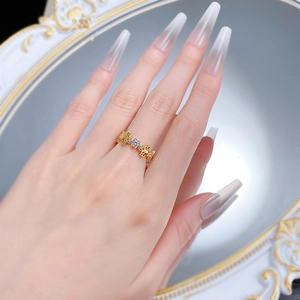 Vintage 18K gold S925 silver iris hollow ring with central white stone on hand