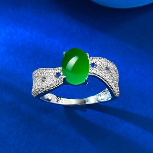 Bague élégante en argent 925 avec agate verte ovale et zircons cubiques blancs brillants
