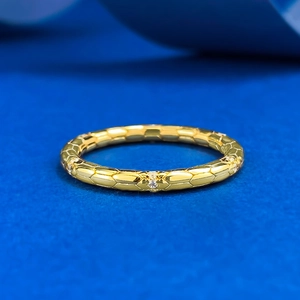 Minimalist gold S925 silver serpent scale ring with hexagonal pattern and small diamonds