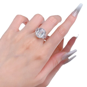 Luxury S925 silver ring with large 10x14mm rectangle emerald-cut radiant carbon diamond