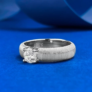 S925 sterling silver brushed ribbon ring featuring a classic 4-prong set round diamond