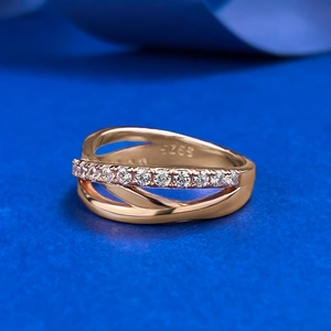 Bague luxueuse en argent S925 or rose à trois rangs entrelacés avec zircons brillants