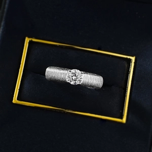 S925 sterling silver ribbon ring with brushed finish and 5.0mm round white diamond