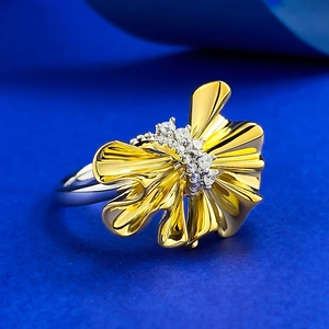 Elegant S925 silver two-tone ring with pleated gold flower design and white crystals