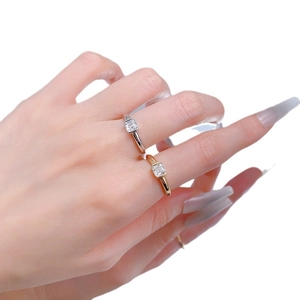 S925 sterling silver minimalist ring set with emerald cut square cubic zirconia stones