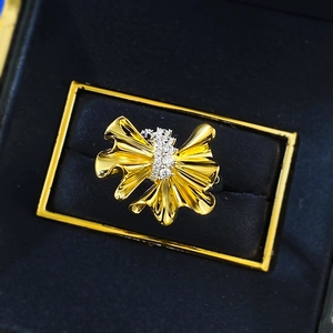 S925 silver gold-plated pleated ribbon bow ring with clear stones in a velvet box