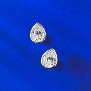 Classic S925 sterling silver 6x8mm pear shape teardrop stud earrings with clear gemstone