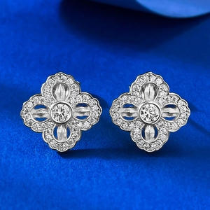 Boucles d'Oreilles Clous en Argent Sterling 925 Fleur à Quatre Feuilles pour Femmes Design Creux Strass Bijoux