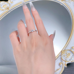 Detailed view of S925 silver ring featuring a 5mm round sparkling moissanite solitaire
