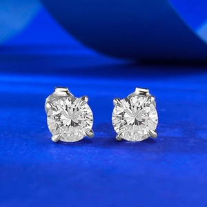 Classic 1 carat round brilliant cut S925 silver stud earrings with four-prong setting