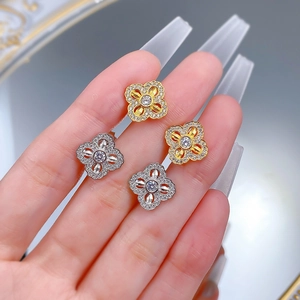Boucles d'oreilles trèfle en argent S925 avec finitions dorées et argentées