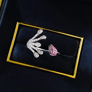 Adjustable 925 silver ring featuring pink pear-cut gem and zircon-set feather motif