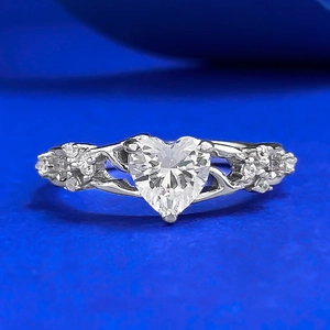 Bague en Argent Sterling 925 en Forme de Cœur pour Femme Strass Cœur Étincelant Incrusté Design de Vigne Élégant Cadeau d'Anniversaire