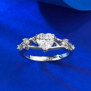 Élégante bague en argent S925 en forme de cœur avec gemme brillante et motif vigne