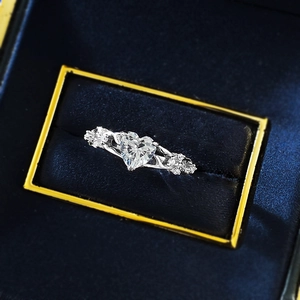 Bague élégante en argent S925 avec diamant en forme de cœur dans un coffret en velours