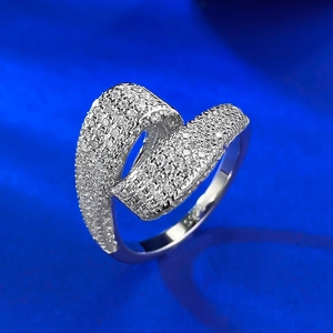 Luxurious S925 sterling silver S-shaped ring with pavé-set shimmering zircon stones