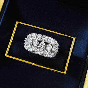 Bague luxueuse en argent S925 avec trois rangées de zircons blancs sertis pavé