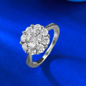 Bague fleur classique en argent 925 avec zircon blanc rond de 1 carat au fini brillant