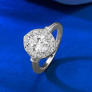 Eleganter Ring aus 925er Sterlingsilber mit großem Zirkonia und Halo-Fassung