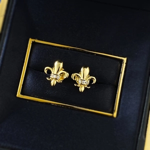 Polished S925 silver gold-plated fleur-de-lis stud earrings with tiny zircons