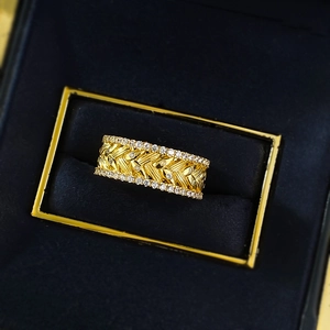 Vintage gold wheat ear ring with sparkling pavé diamonds on a blue velvet background