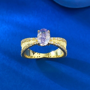Bague élégante en argent S925 avec pierre ovale lavande et accents de diamants brillants