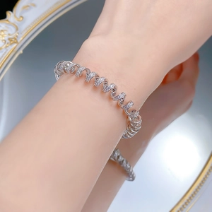 Bracelet luxueux en argent sterling S925 avec pavé de diamants et design en spirale