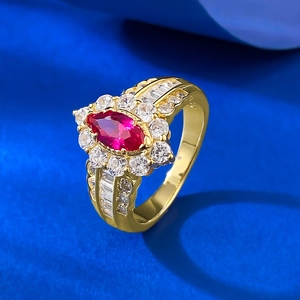 Bague élégante en argent S925 doré avec rubis taille marquise et halo de pierres blanches