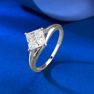 Classic S925 silver ring featuring a princess cut white diamond in a twisted band design