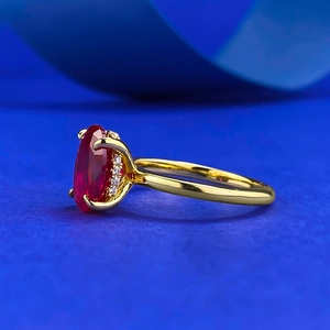 Elegant 18k gold plated S925 silver ring with oval ruby-red gemstone and side diamonds