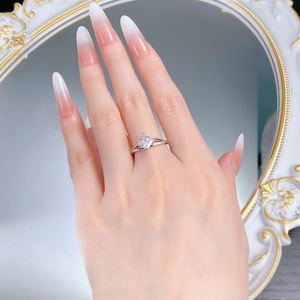 Detail of S925 silver ring featuring a 6x6mm princess cut white zircon on model hand