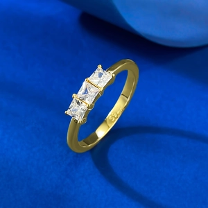 Three-stone S925 sterling silver ring with square-cut cubic zirconia in gold finish