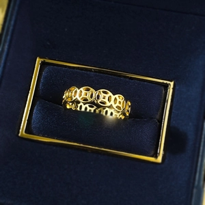 Bague S925 plaquée or au design minimaliste de monnaie chinoise ancienne dans son coffret