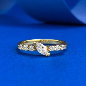Elegant 925 Sterling Silver Marquise Cut Zirconia Ring For Women Gold Plated Inlaid Minimalist Engagement Jewelry Fashion Finger Ring