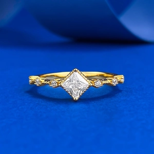 Bague en Argent Sterling 925 Plaqué Or Avec Strass Carré Taille Princesse pour Femme Design de Corde Torsadée Étoile