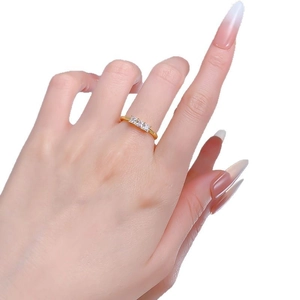 Elegance 3mm three-stone gold S925 silver ring featuring square-cut sparkling gemstones