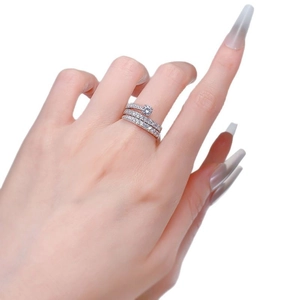 Three-piece S925 sterling silver ring set with zircon pavé and main solitaire stone