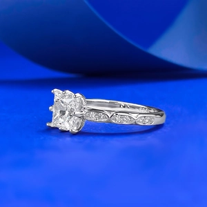 Elegant 925 sterling silver princess cut square white stone ring with four-prong setting