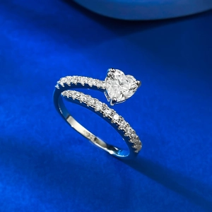 Minimalist S925 sterling silver ring with 6x6mm heart-shaped crystal and side accents