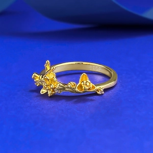 Minimalistischer vergoldeter S925 Silberring mit Pflaumenblüten und Zirkonia