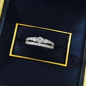 Elegant S925 sterling silver double-layer ring with sparkling round cubic zirconia