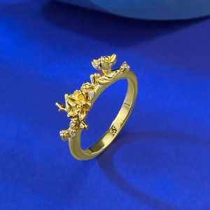 S925 Silberring vergoldet mit filigranen Pflaumenblüten und kleinen Kristallen