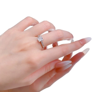 Elegant S925 sterling silver ring with princess cut square cubic zirconia on hand