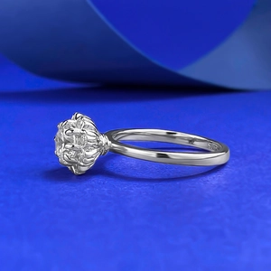 Classic S925 sterling silver halo engagement ring with round cut brilliant sparkling stone