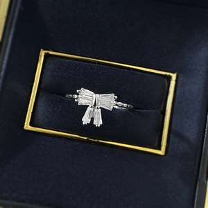 Detailed view of S925 silver ring featuring a bow knot design with baguette-cut stones