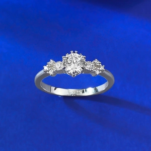 Elegant S925 sterling silver ring featuring a sparkling central round diamond and side accents