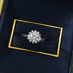 Bague élégante en argent 925 avec zircon blanc de 6mm dans son coffret cadeau en velours