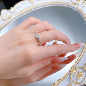 S925 sterling silver ring featuring a round cut diamond solitaire with side stones