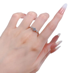 Elegant S925 silver ring featuring a round brilliant solitaire and floral side stones